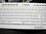 �m�[�gPC�ɊO�t���L�[�{�[�h�́A�ڂ���ʂ��痣��Ėڂɂ��D����